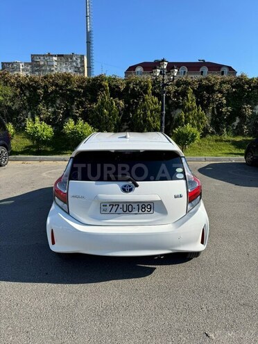 Toyota Aqua-2