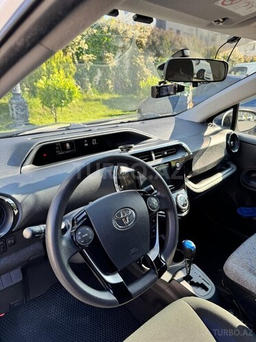 Toyota Aqua-5