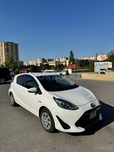 Toyota Aqua-4