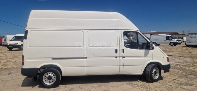 Ford Transit-5