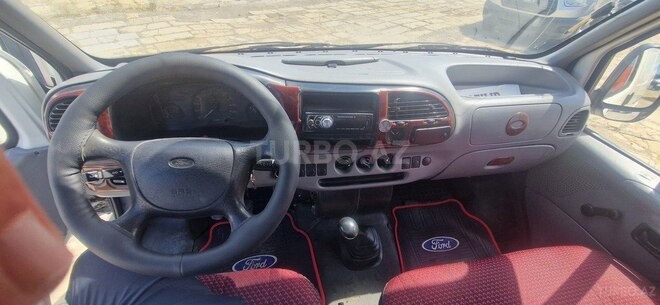 Ford Transit-16