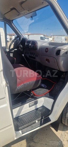 Ford Transit-11