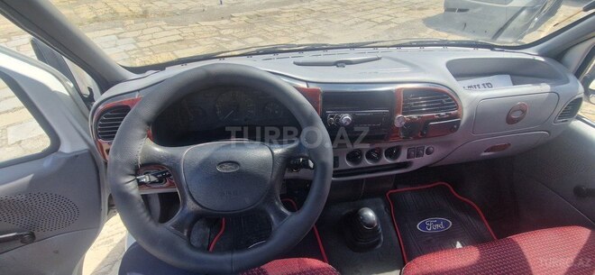 Ford Transit-12