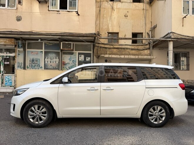 Kia Carnival-3