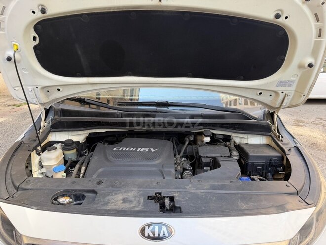 Kia Carnival-13