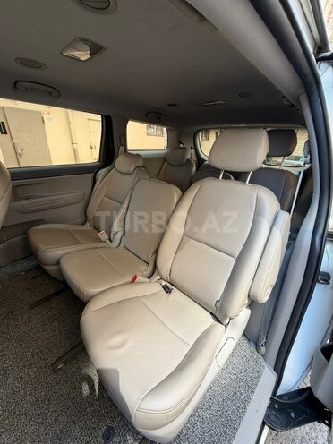 Kia Carnival-8
