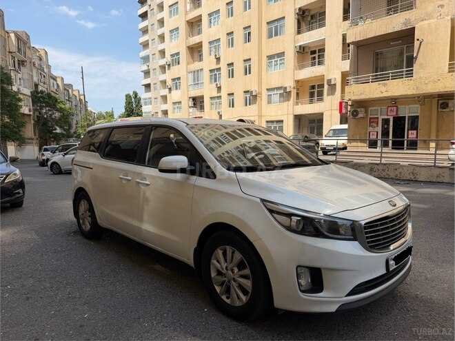 Kia Carnival-2