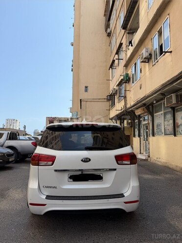Kia Carnival-4