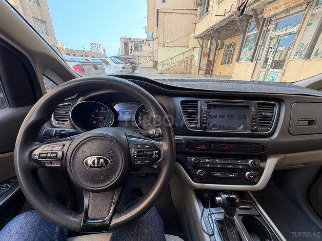 Kia Carnival-5