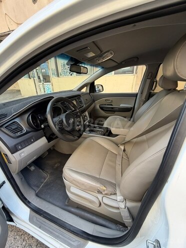 Kia Carnival-7