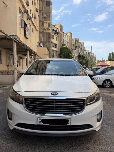 Kia Carnival-1