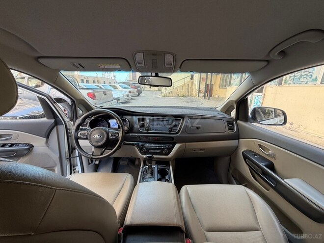 Kia Carnival-6