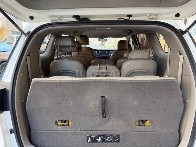 Kia Carnival-11