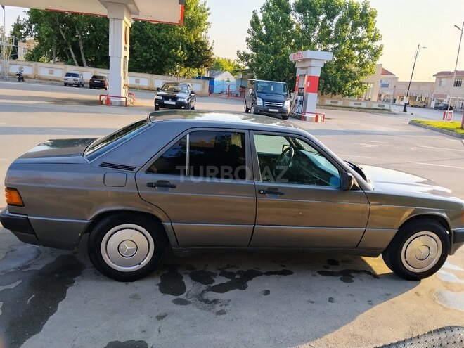 Mercedes 190-4