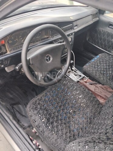 Mercedes 190-12