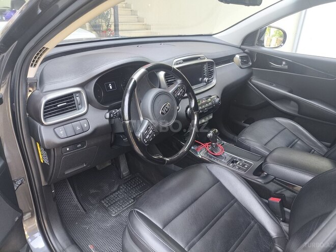 Kia Sorento-12