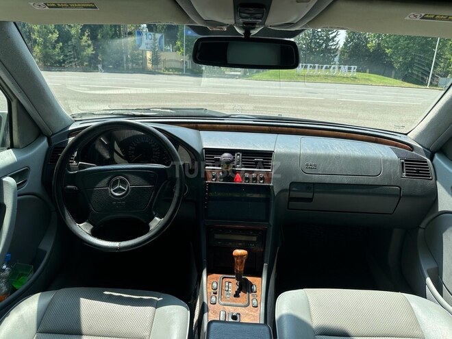 Mercedes C 240-11