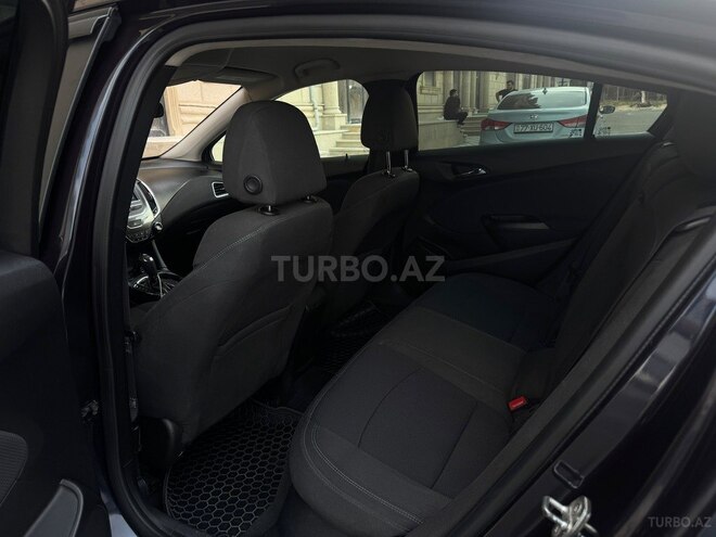 Chevrolet Cruze-16
