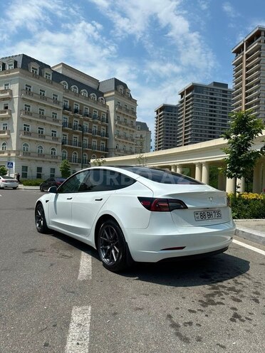 Tesla Model 3-5