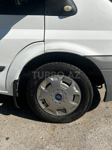 Ford Transit-4