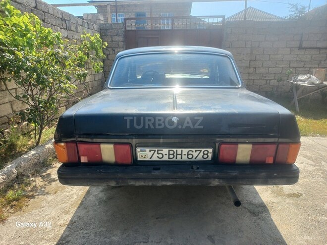 GAZ 3102 "Volga"-4
