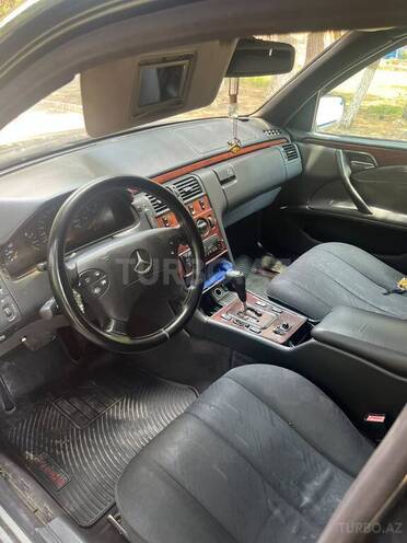 Mercedes E 220-5