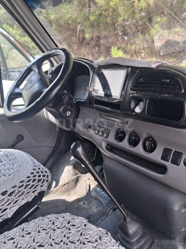 Ford Transit-4