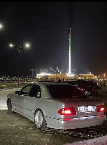 Mercedes E 240-5
