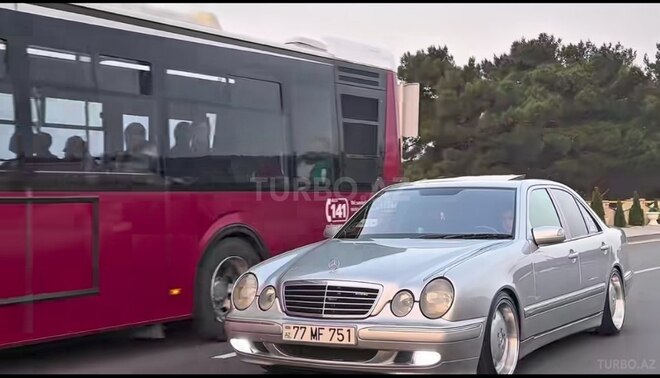 Mercedes E 240-7