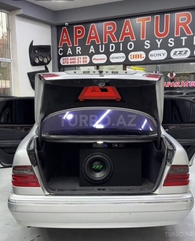 Mercedes E 240-8