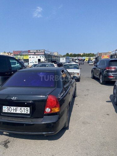 Hyundai Accent-2