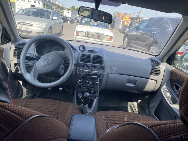 Hyundai Accent-5