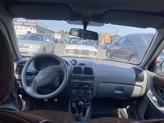 Hyundai Accent-6