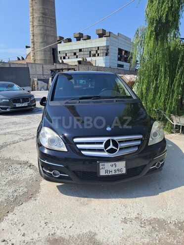 Mercedes B 180-1
