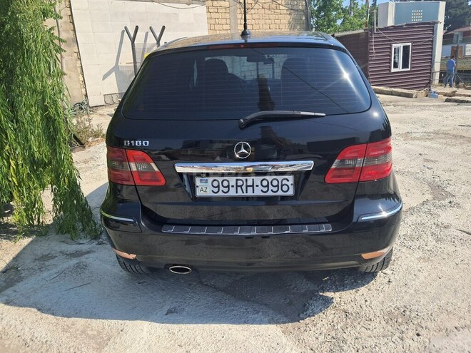 Mercedes B 180-2