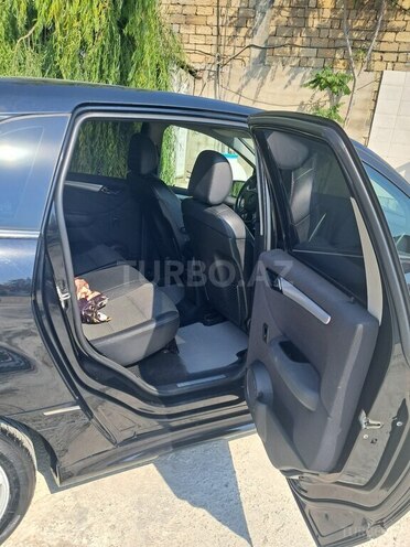 Mercedes B 180-4