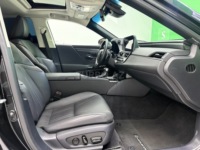 Lexus ES 300h-11