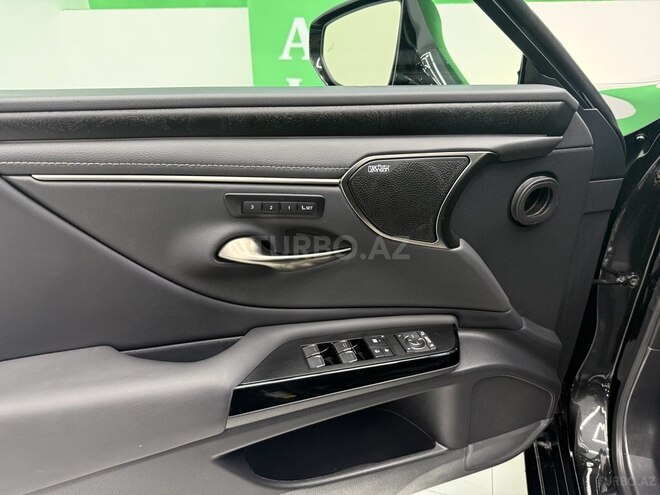 Lexus ES 300h-18