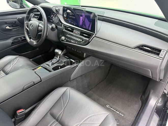 Lexus ES 300h-12