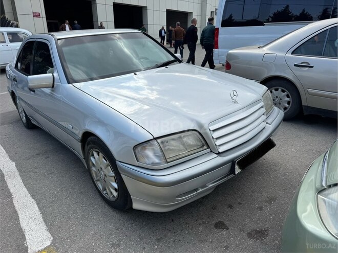 Mercedes C 200-1