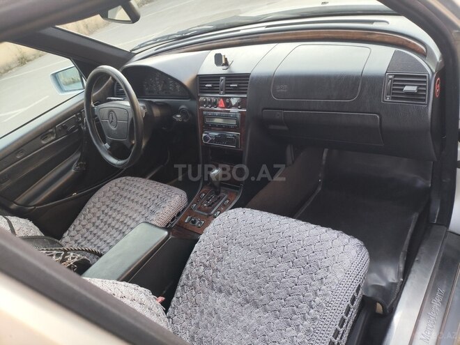 Mercedes C 240-11