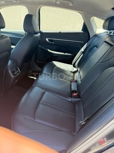 Hyundai Sonata-12