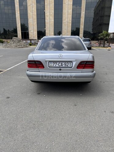 Mercedes E 240-2