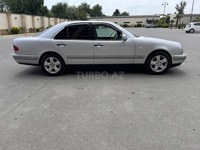 Mercedes E 240-3
