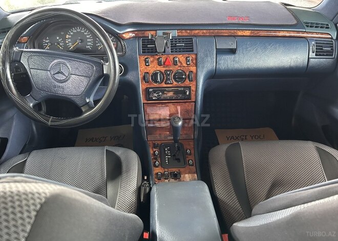 Mercedes E 240-6