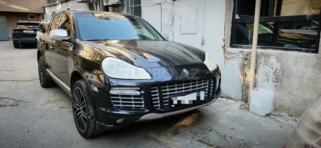 Porsche Cayenne GTS-1
