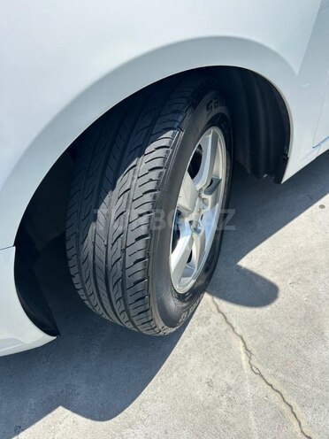 Chevrolet Cruze-13
