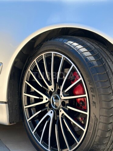 Mercedes E 320-4