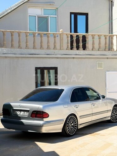 Mercedes E 320-2