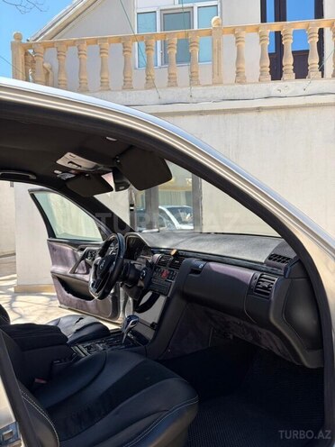 Mercedes E 320-6